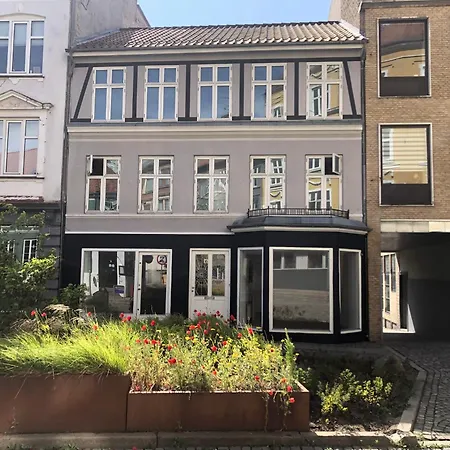Slotsgaarden Ved Hesten *