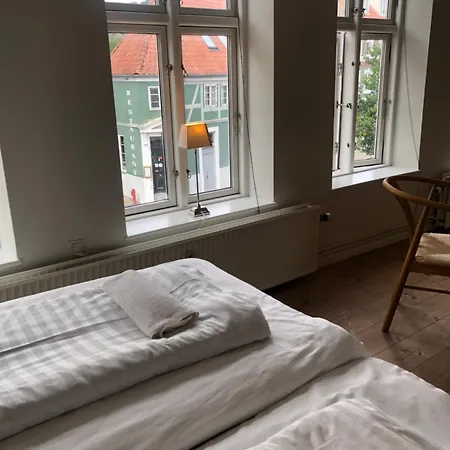 Slotsgaarden Ved Hesten